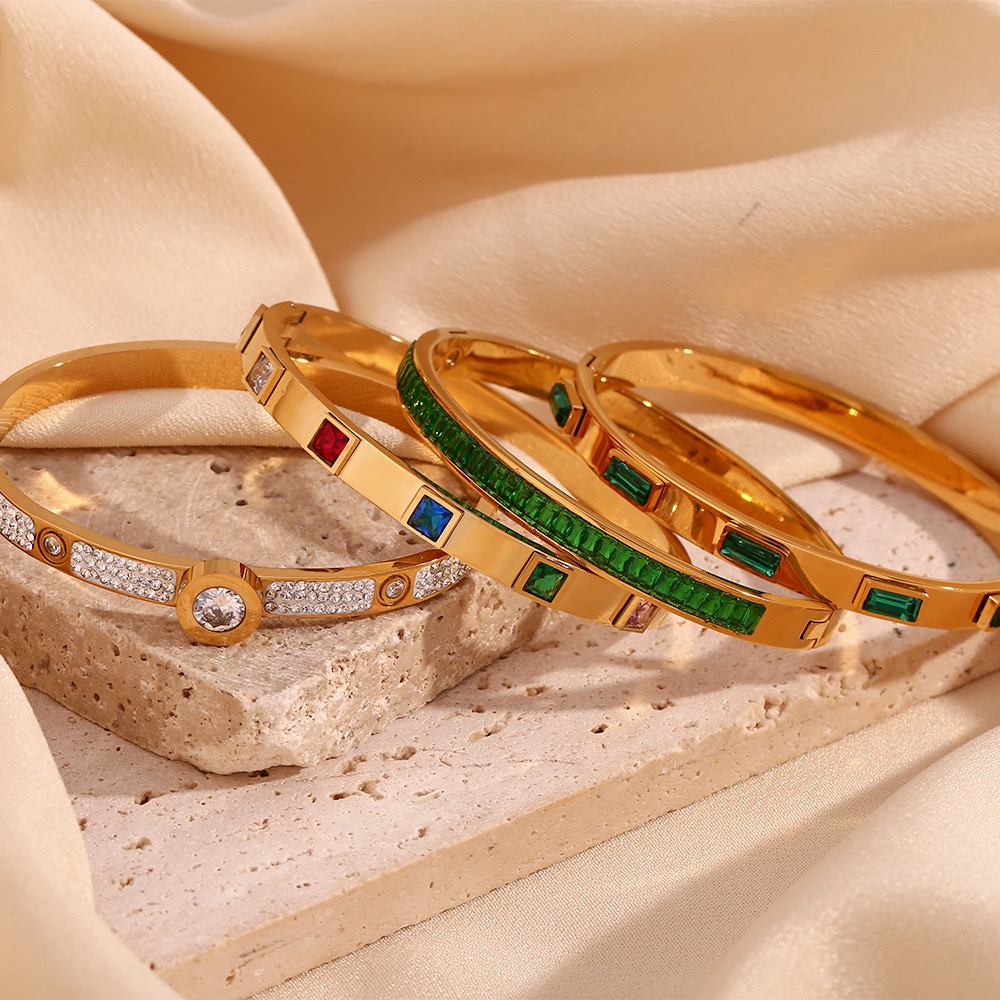 Reign 18K gold plated stainless steel crystal pavé bangle featuring a brilliant round crystal centrepiece with sparkling pavé detailing and a secure hinged clasp.