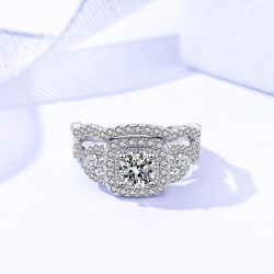 Alternative view of Natlie